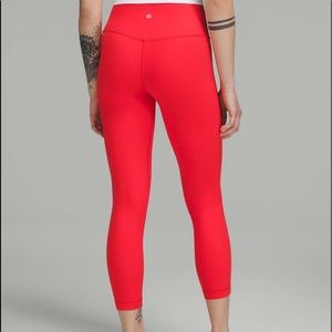 NWT Align 25” size 4